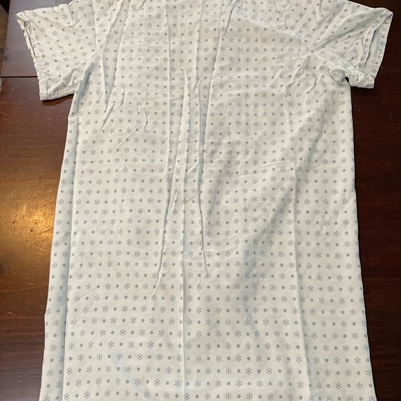 ‘Stranger Things’ Eleven Costume - Hospital Gown 🎃 - Picture 4 of 7